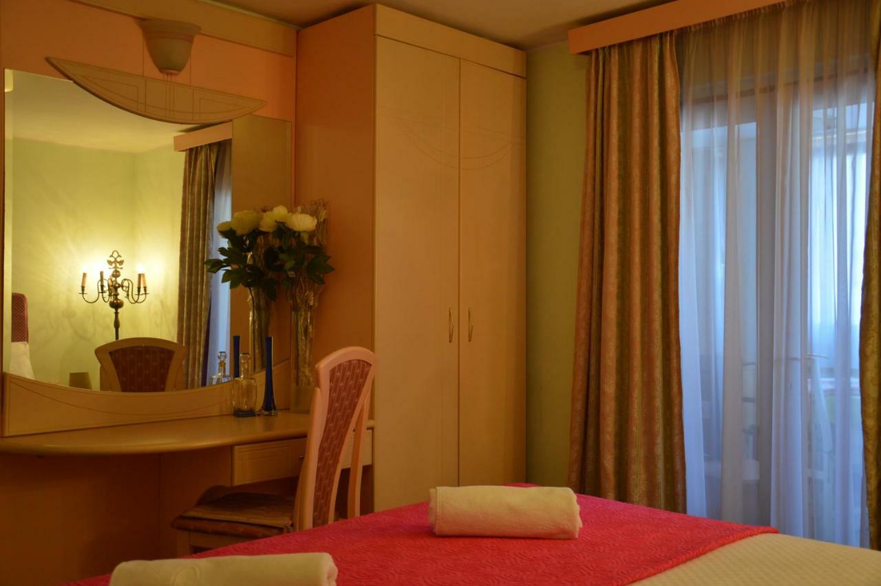 Hous Mira Daire Poreč Dış mekan fotoğraf